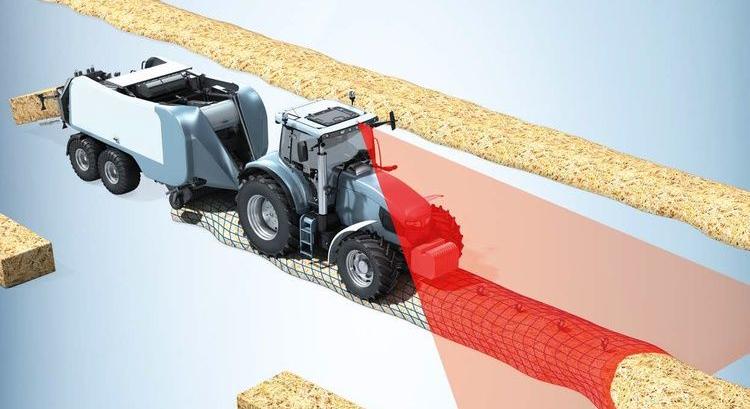 WGS – vezeti a traktort és a silózót a renden