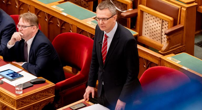 Rétvár Bence szólalt fel a legtöbbet a parlamentben, Kubatov Gábor csaknem 20 éve hallgat