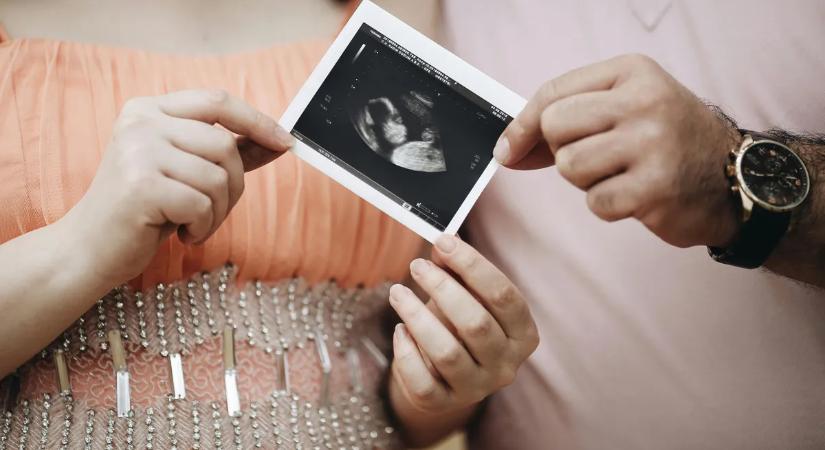 Kockahassal tudta meg a 21 éves: öt hónapos terhes