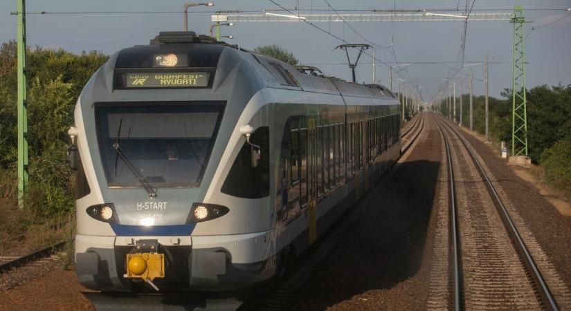 Megsérült egy felsővezeték, több debreceni vonatot is érint!