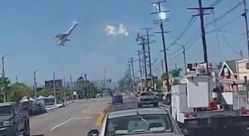 Beakadt a villanyvezetékekbe és lezuhant egy kisrepülő Kaliforniában – videó