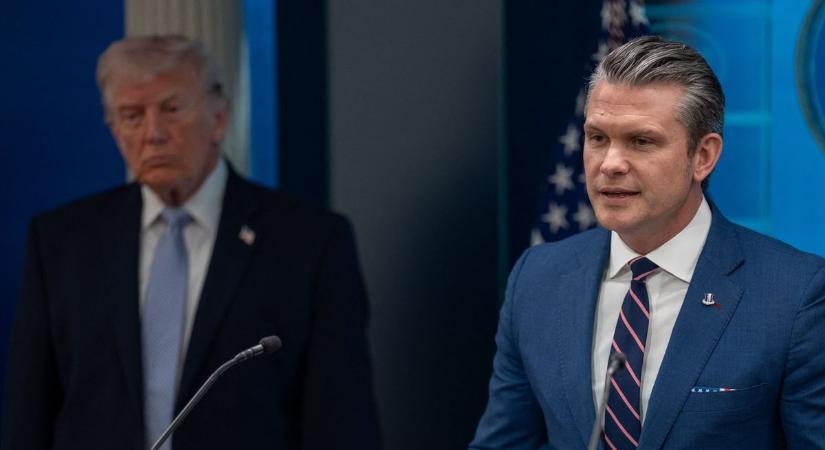 Egyre nő a feszültség, ismét fejek hullanak a Trump-adminisztrációban: egy kulcsfigurát tüntettek el egy pillanat alatt, visszaszólhatott a feletteseknek