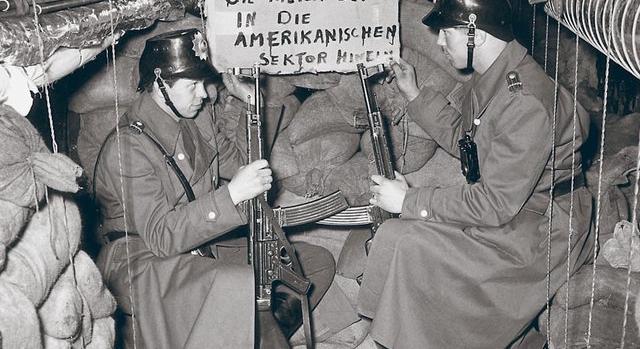 Titkos fotóalbum került elő a berlini CIA-alagútról