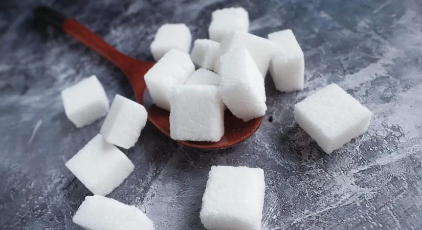 Akár 23 kanál cukor is lehet benne, mégis egészségesnek hisszük