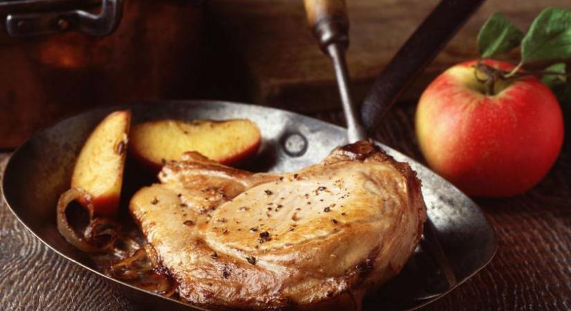 Omlós sertéskaraj almával sütve: egyszerre szaftos és fűszeres