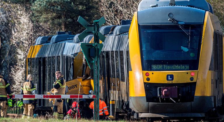 Frontálisan ütközött két személyvonat Dániában, mintegy 20 ember megsérült