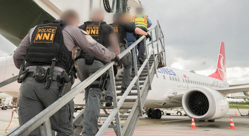 Fotókon, videón a tatabányai drogbáró: így hozták haza Mexikóból a toplistás bűnözőt