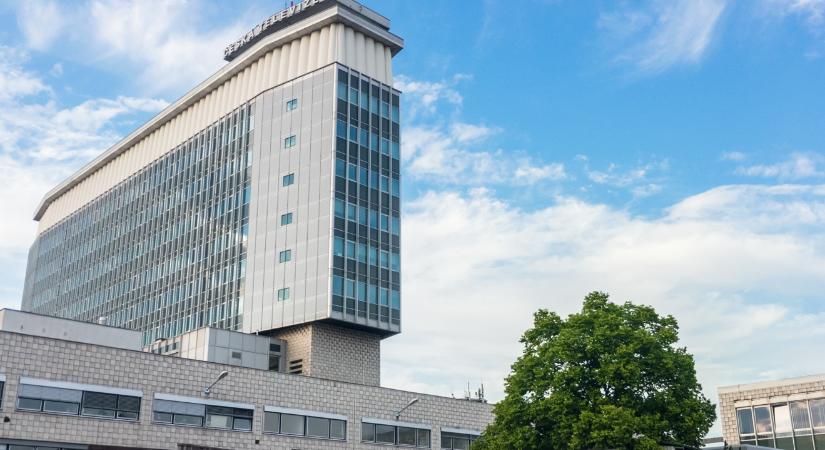 Sztrájkkészültség a közmédiában, diákok is utcára vonultak az új médiatörvény miatt Csehországban