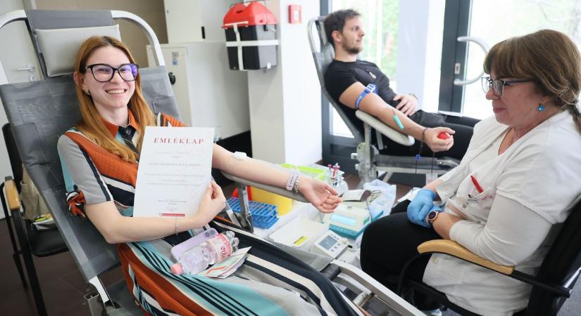 Véres helyszínné változik a kaposvári rendőrség