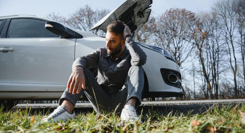 Nem volt szerencséje: lerobbant a drogokkal megpakolt autó az autópályán