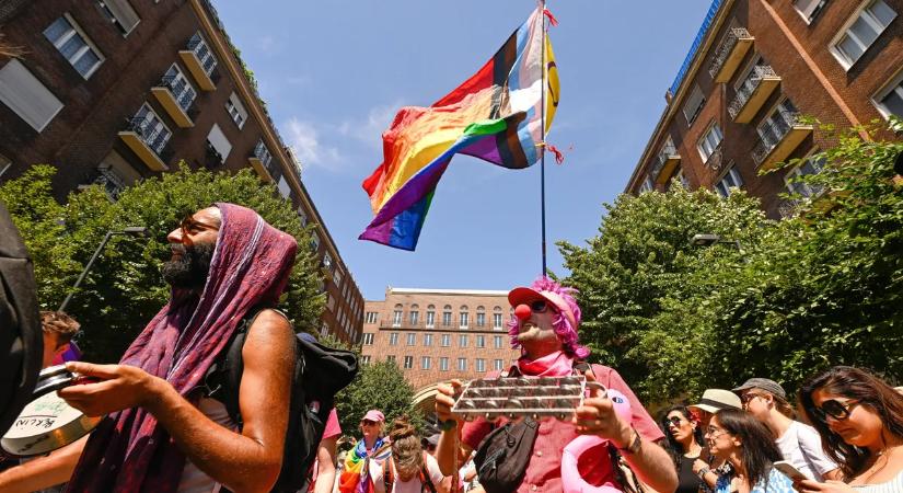 Már csak ez hiányzott: LMBTQ-tévécsatorna indul Magyarországon