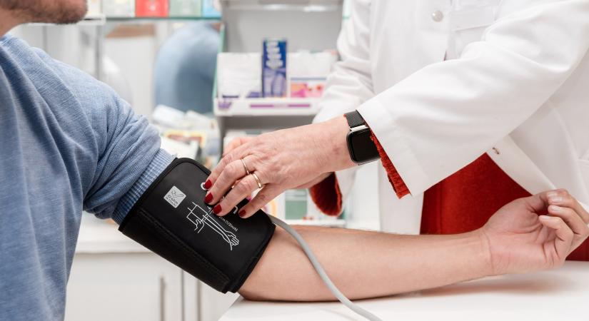 Így kell helyesen vérnyomást mérni: a rossz kartartás megváltoztatja a vérnyomásértéket