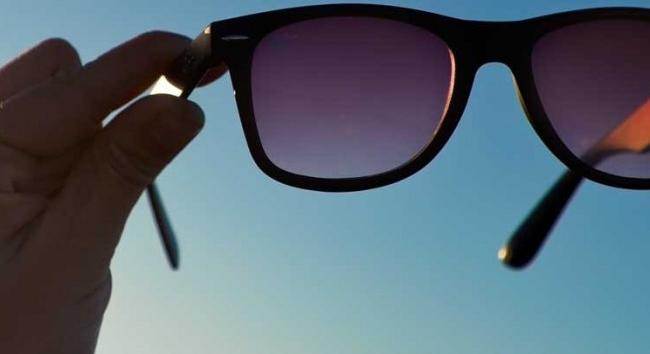 Akár szemkárosodást is okozhatnak a nem megfelelő napszemüvegek