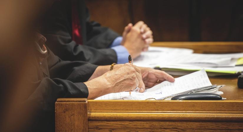 A mosdóban szülte meg, majd hagyta meghalni koraszülött gyermekét egy fiatalkorú lány