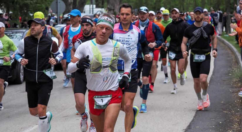 Füredről indulnak, tömegével lepik el a futók a Balatont