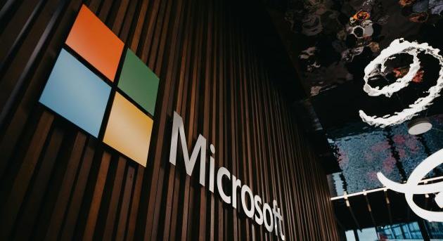 A britek közel 900 milliárdot vernének le a Microsofton