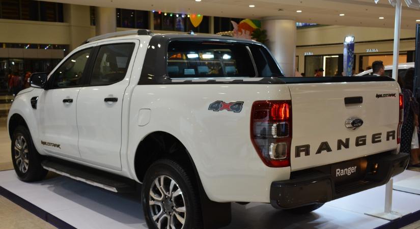 A Ford több mint 140 000 amerikai járművet hív vissza sérült kábelek miatt