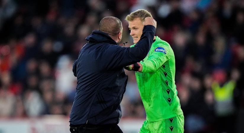 Balhé a futballpályán – Megtámadta az ellenfél szurkolója Tóth Balázst