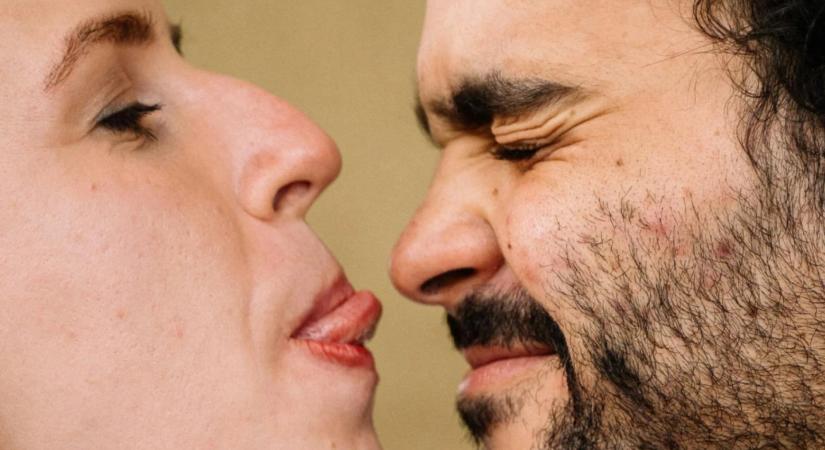 Kudarcba fulladt romantika: íme a legkínosabb csókok történetei!