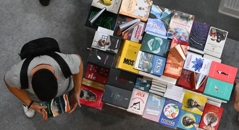 A magyar közélet még azt a közösséget is képes volt felbolygatni, aminek a célja az olvasás népszerűsítése