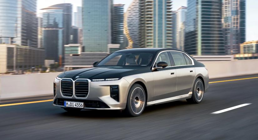 Hatalmas ráncfelvarrást kapott a 7-es BMW! Rá sem ismerni belülről!