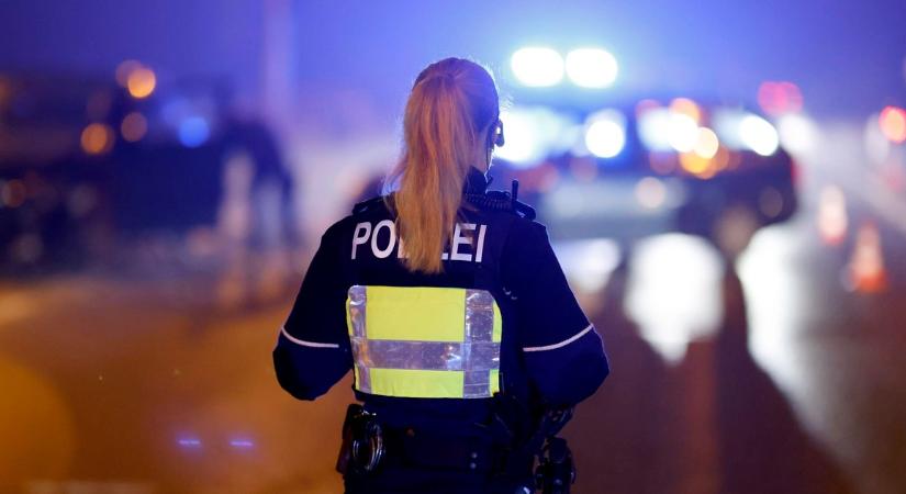 Tragikus véget ért az illegális gyorsulási verseny: 210-zel taroltak le egy Volkswagen Polót a tehetséges focisták, egy anya és a lánya meghalt