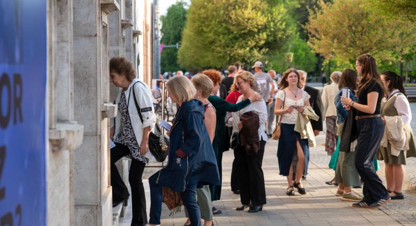 Pénteken rajtol a Szent György Napok – színház, koncertek és irodalom Sepsiszentgyörgyön