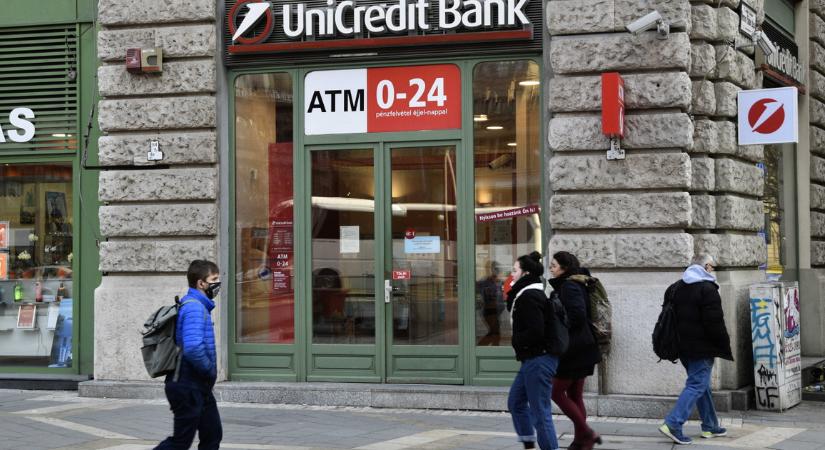 Elbocsátották az egyik legnagyobb bank szakszervezetének elnökét