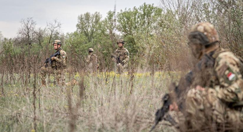 Gránátosok a terepen: intenzív szakaszához ért a hódmezővásárhelyi honvédek felkészítése