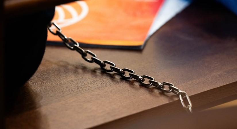 „Letakartam az arcát, mert nem tudtam ránézni, aztán egy fűrésszel feldaraboltam” – vallotta az apagyilkos a több óráig tartó műveletről