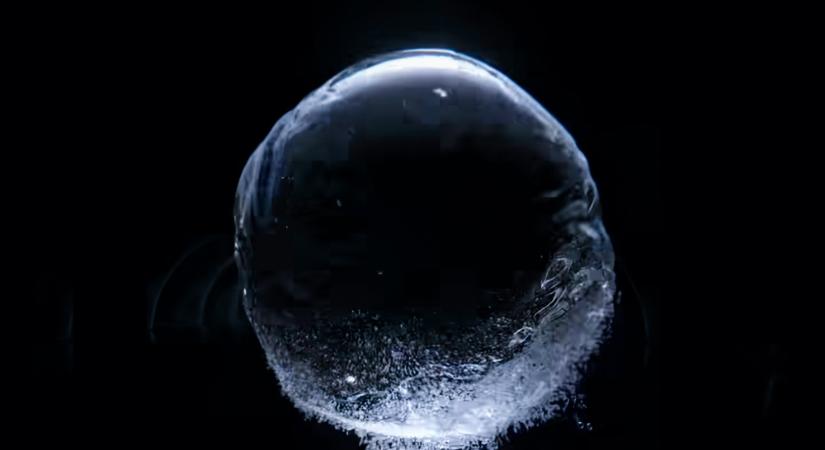 Csak a halott dolgok maradnak változatlanok