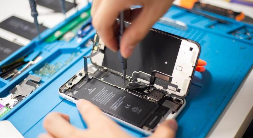 Vége az „eldobható” mobiloknak: óriási fordulat jön az okostelefonoknál