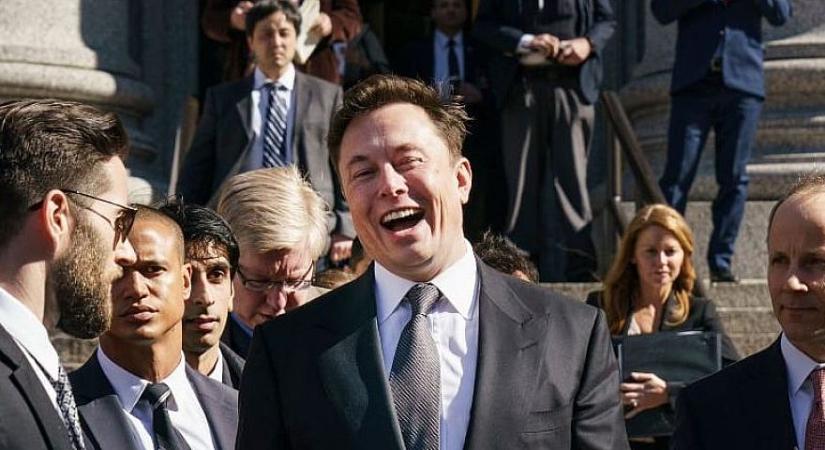 Elismerte Elon Musk: Sosem lesznek képesek önvezetésre a Tesla ekként árult autóinak milliói