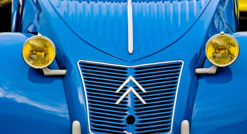 55 évig különcködtek sárga lámpáikkal a franciák