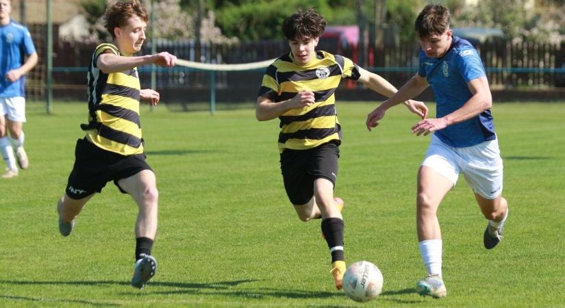 Döntetlen lett a Csólyospálos-Méhecskék SE-KFC U19-es rangadó  fotók