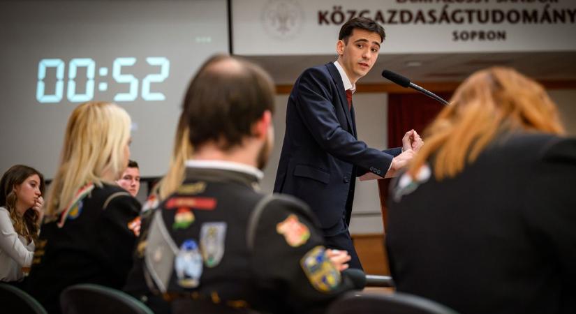 Az AI jövőbeni szerepéről vitáztak a Soproni Egyetem közgázos hallgatói - fotók