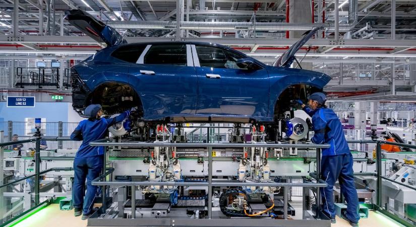 A debreceni BMW-gyárban már csaknem 4500-an dolgoznak, az Alditól egy év alatt ezernél is többen mentek el