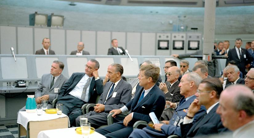 Saját választási eredményeikre fogadtak a politikusok az előrejelzési platformon – Öt évre eltiltották őket