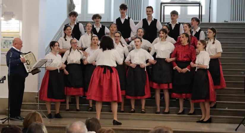 Aranyeső a Helikonon – brillíroztak a Garay gimnázium tanulói (fotókkal)