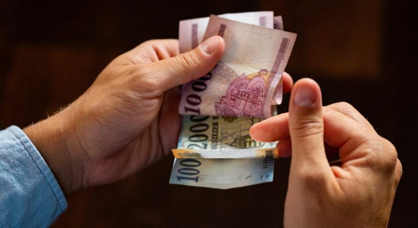 Mutatjuk, mennyi szja-t vonhatnak le a jövőben a fizetésünkből Kapitány István bejelentése alapján