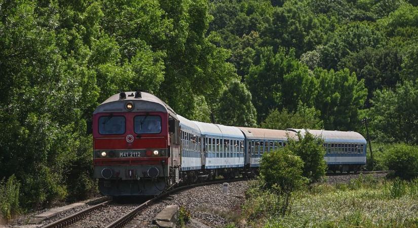 Teljesen megújult Heves megye egyik legszebb utasvárója, így őrzi ezután a monarchia emlékét – fotóval