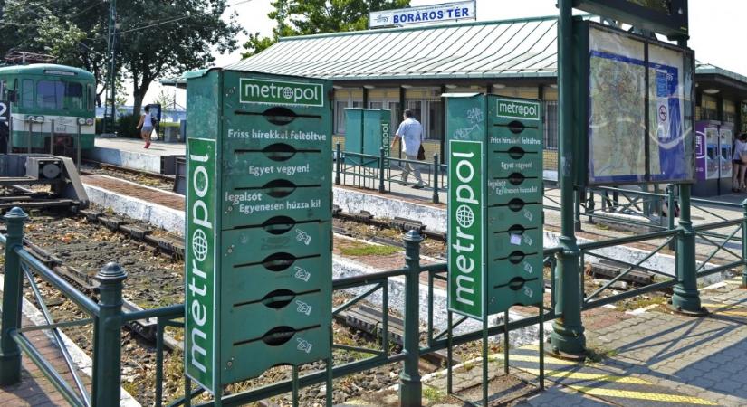 Leköpték a Metropolt osztogató vállalkozókat, nem adják kézbe többé az újságot
