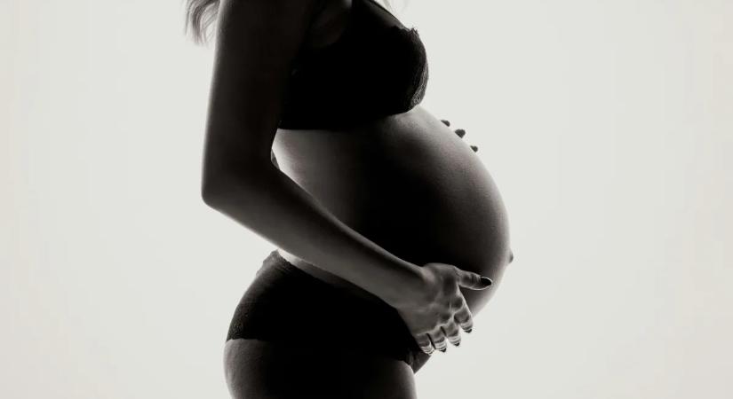 „Valami nincs rendben. Azt hiszem, meg fogok halni” - fekete árnyakat látott szülés közben az édesanya