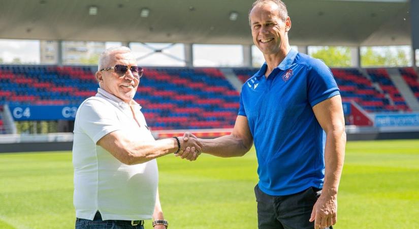 Váratlan bejelentés a Szparitól: Bódog Tamás irányítja a következő szezonban is a csapatot!