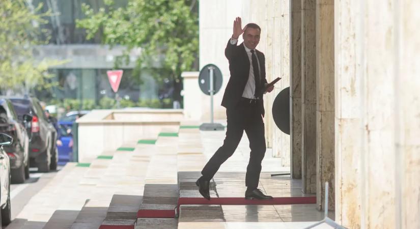 Kiléptek a szociáldemokrata miniszterek a román kormányból, hivatalosan is válságban a koalíció