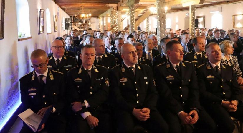 Ők vigyáznak ránk: elismerték a Komárom-Esztergom 73 legkiválóbb rendőrét