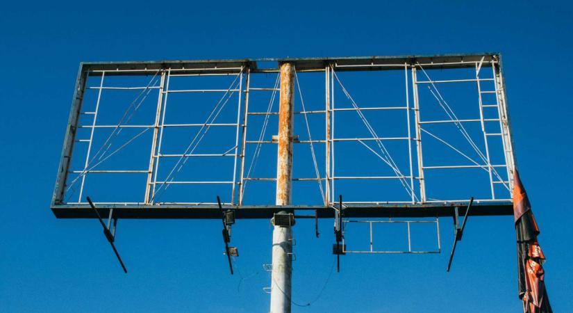 Büntettek a botrányt okozó plakátok miatt