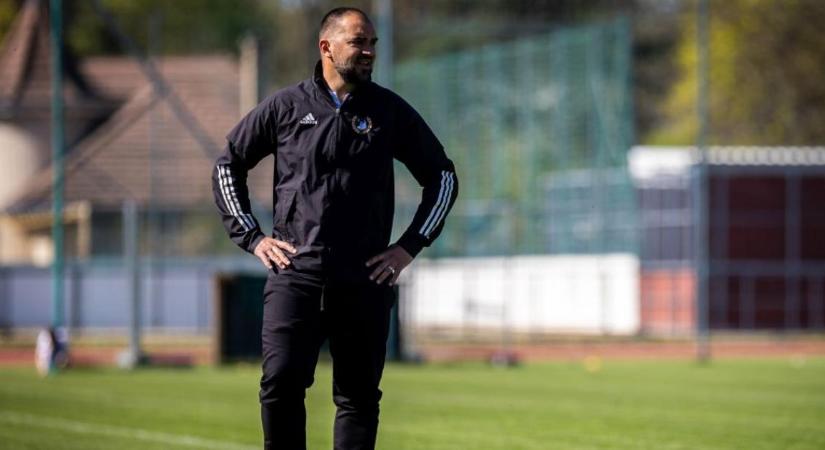 Távozik a DEAC labdarúgócsapatának vezetőedzője