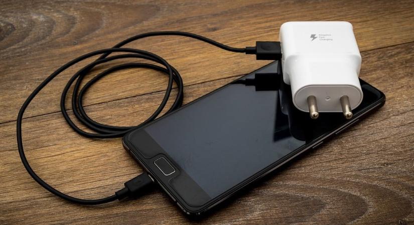 Ezért halnak meg a töltőkábeleid – te csinálod rosszul minden nap!