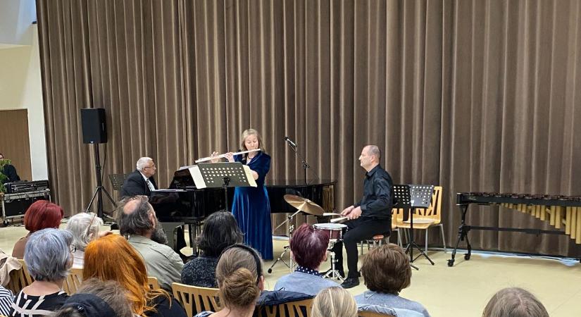 Klasszikustól a jazzig: nagy sikert aratott a bajai tanári hangverseny  fotók, videó